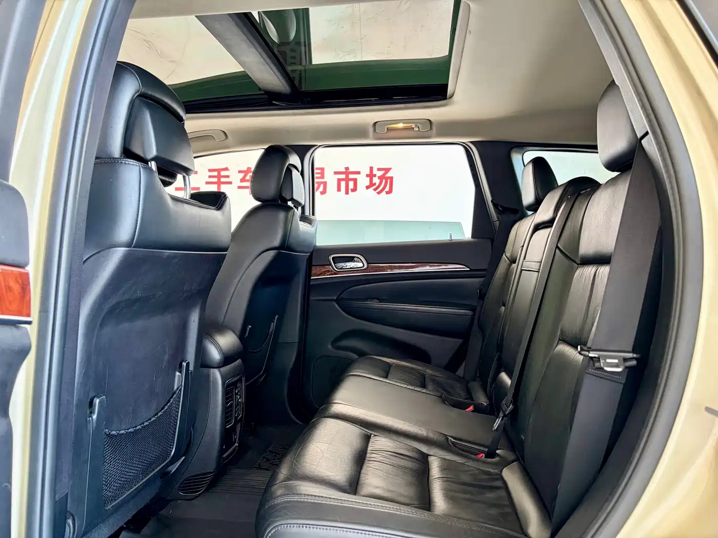 Jeep Grand Cherokee (Import) 2012 2011 3.6L Luxury Edition