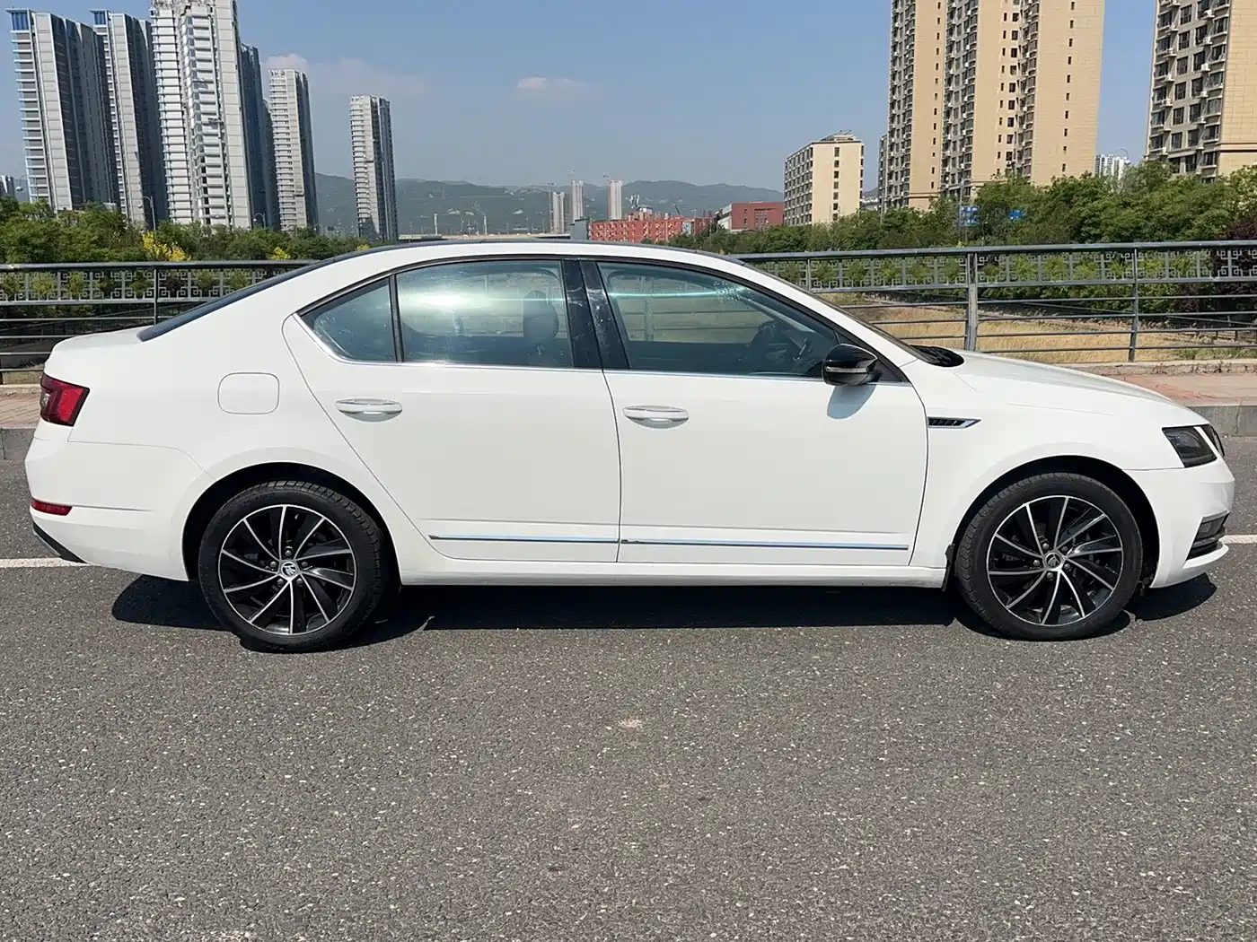 Škoda Octavia 2018 TSI280 DSG Flagship Edition фото 5
