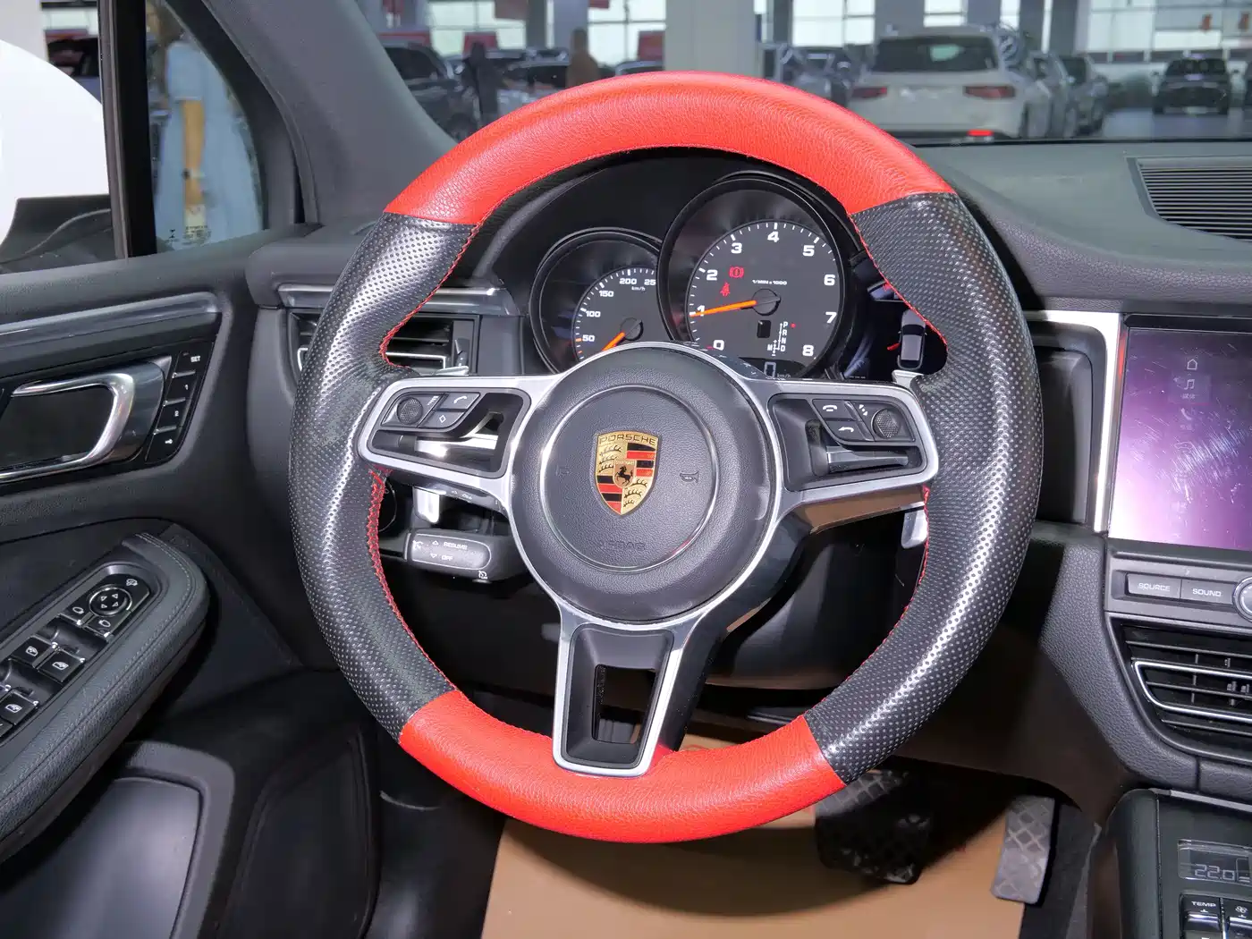 Porsche Macan 2018 Macan 2.0T фото 13