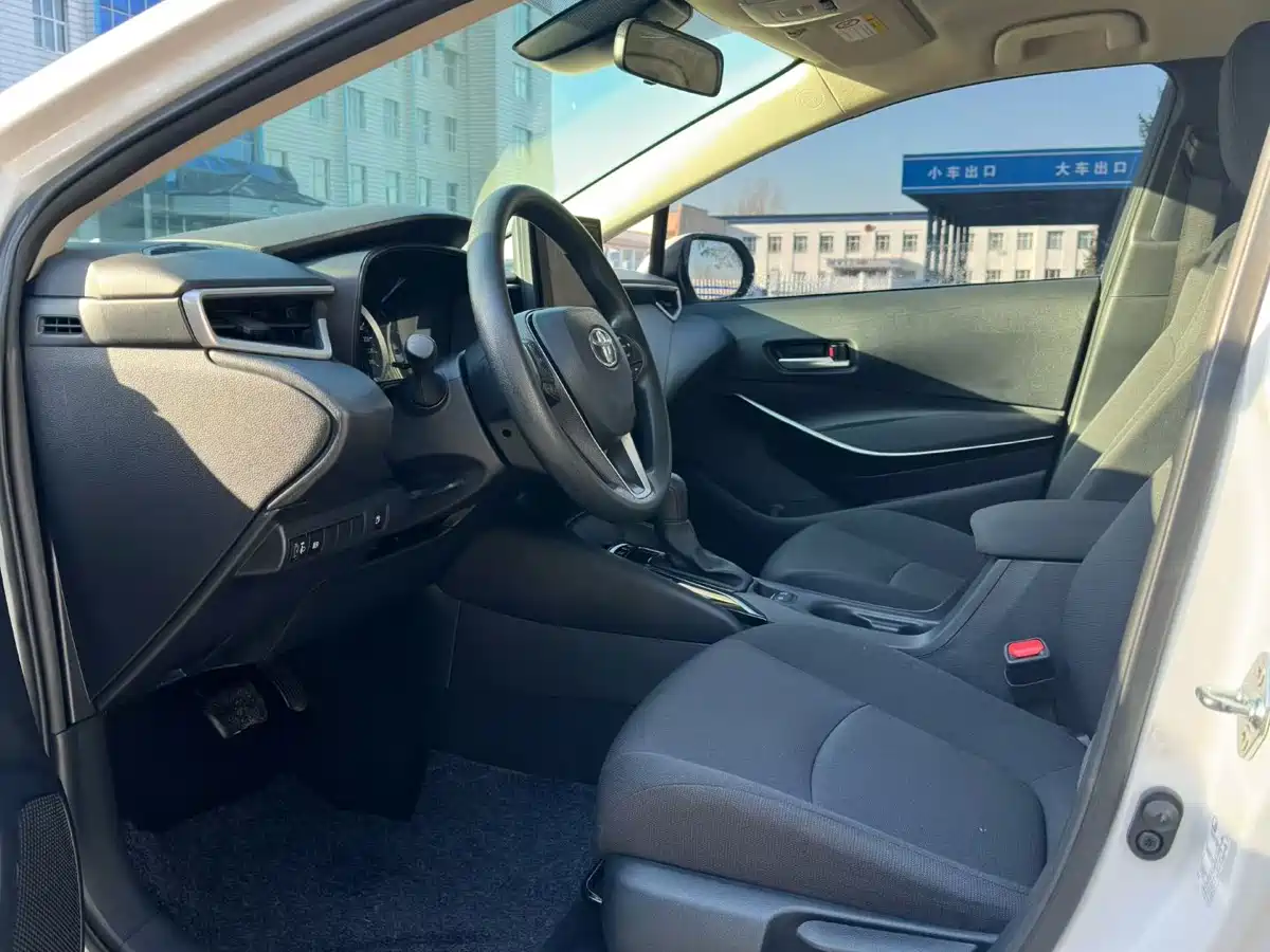 Toyota Corolla 2022 Hybrid 1.8L E-CVT Pioneer Edition фото 5