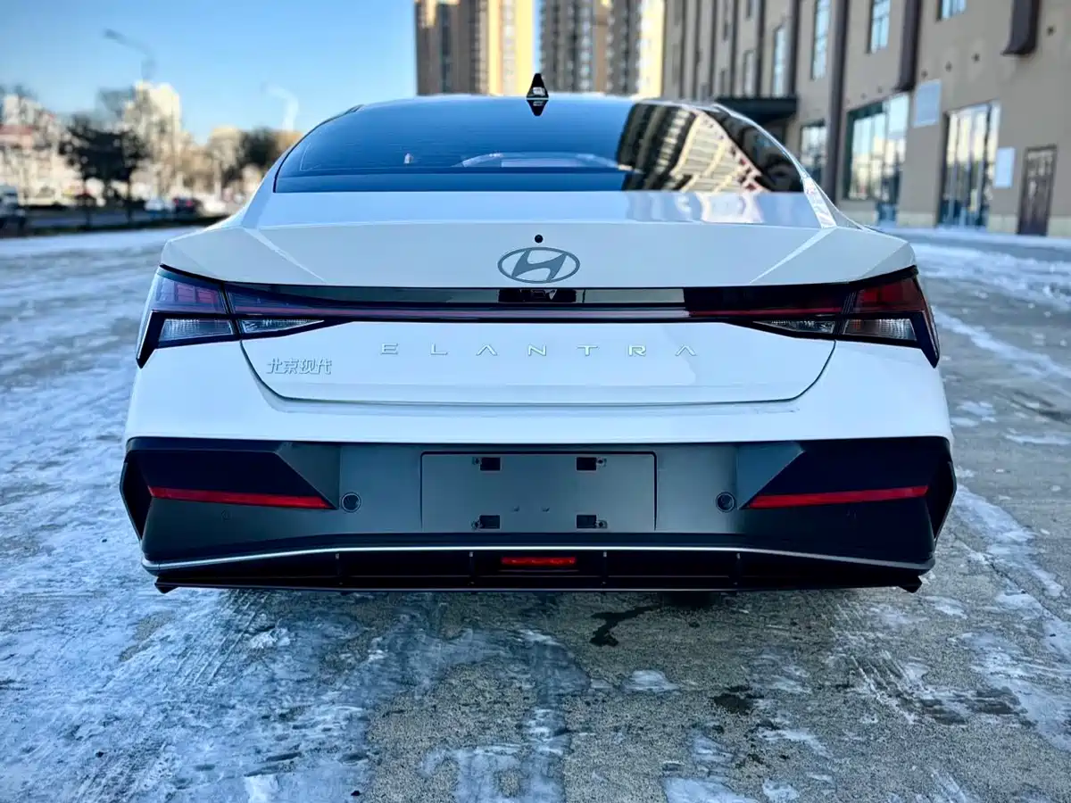 Hyundai Elantra 2023 Model 1.5L CVT LUX Premium Edition фото 5
