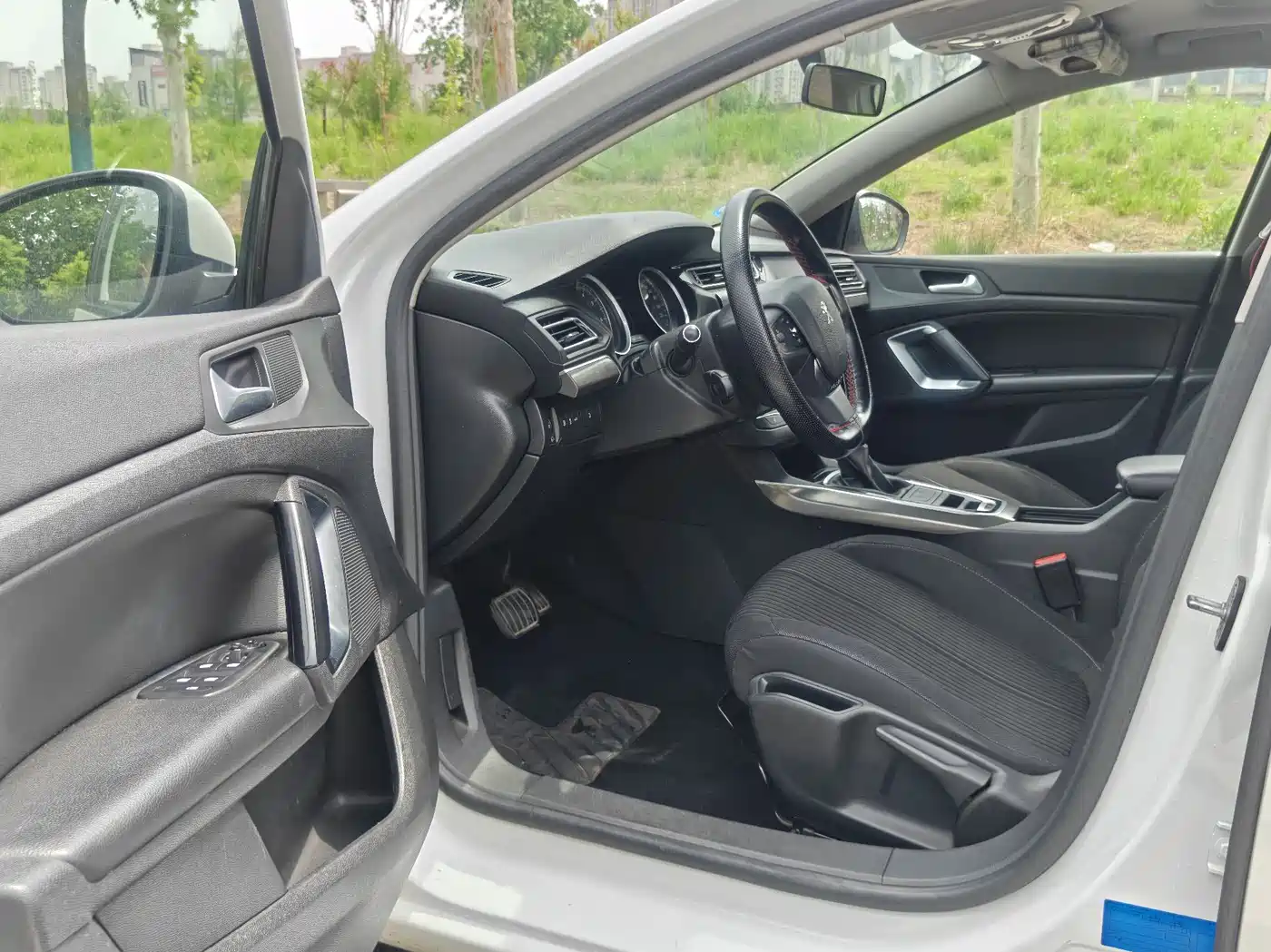Peugeot 408 2014 1.8L Automatic Luxury Edition фото 5