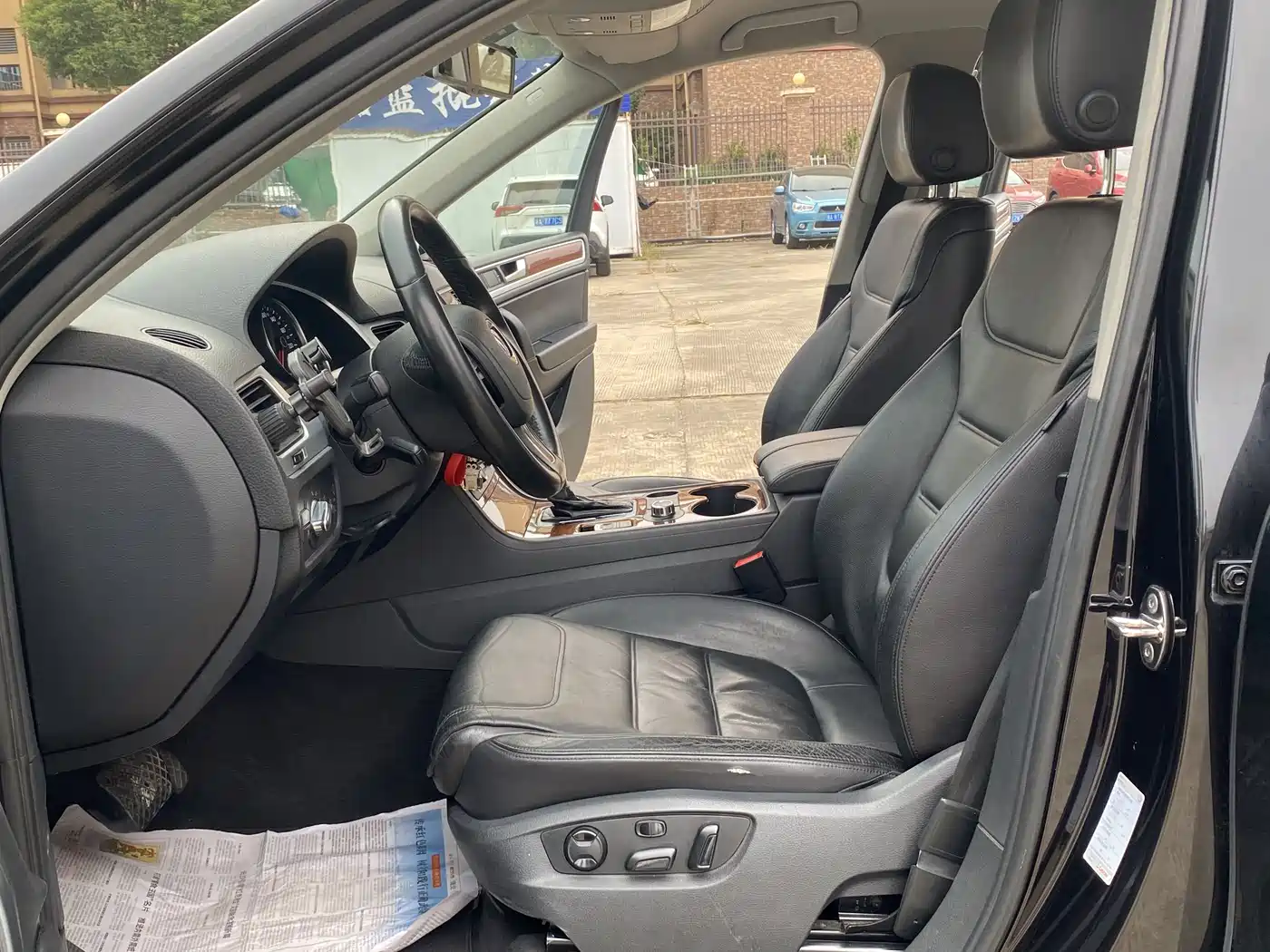 Volkswagen Touareg 2010 2011 3.0TDI Diesel Standard