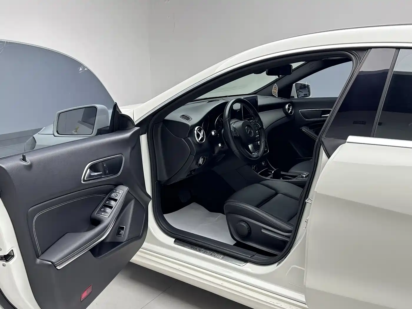 Mercedes-Benz CLA (Import) 2016 Facelift CLA 200 Sport фото 9