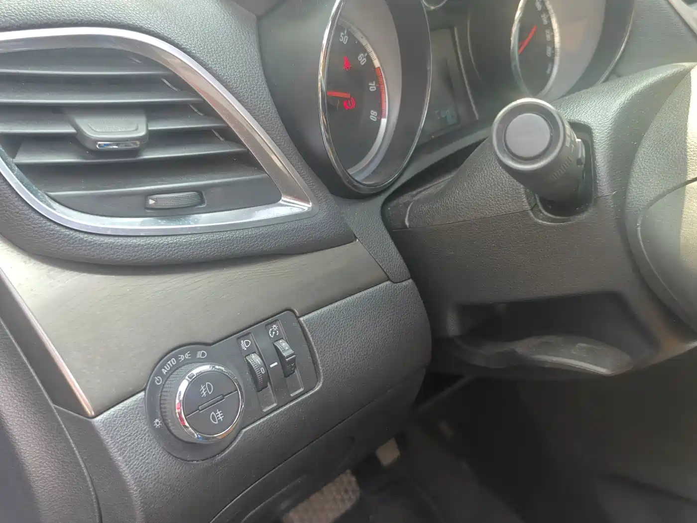 Buick Encore 2015 1.4T Automatic 2WD Urban Leading фото 14