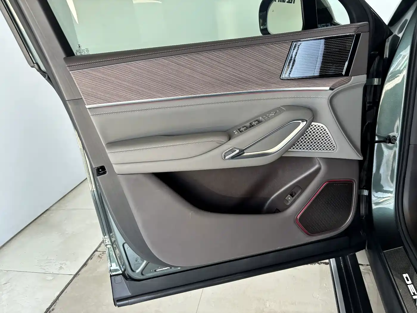 Denza N9 2025 2025 Flagship Model
