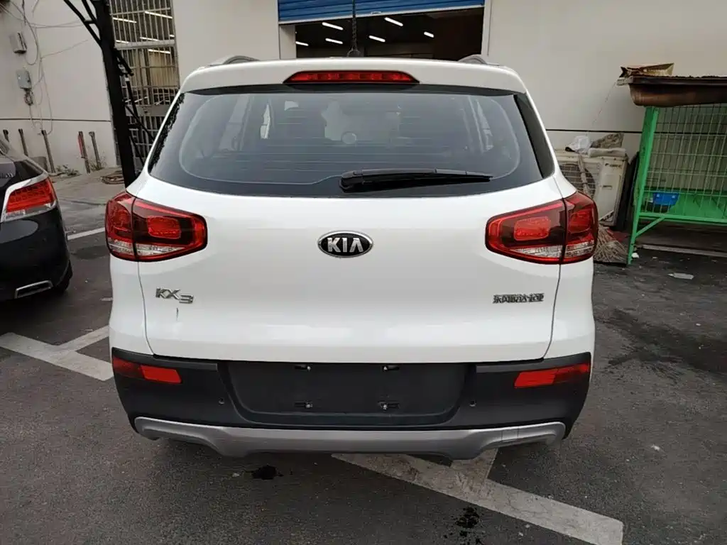Photo 4 - Kia KX3
