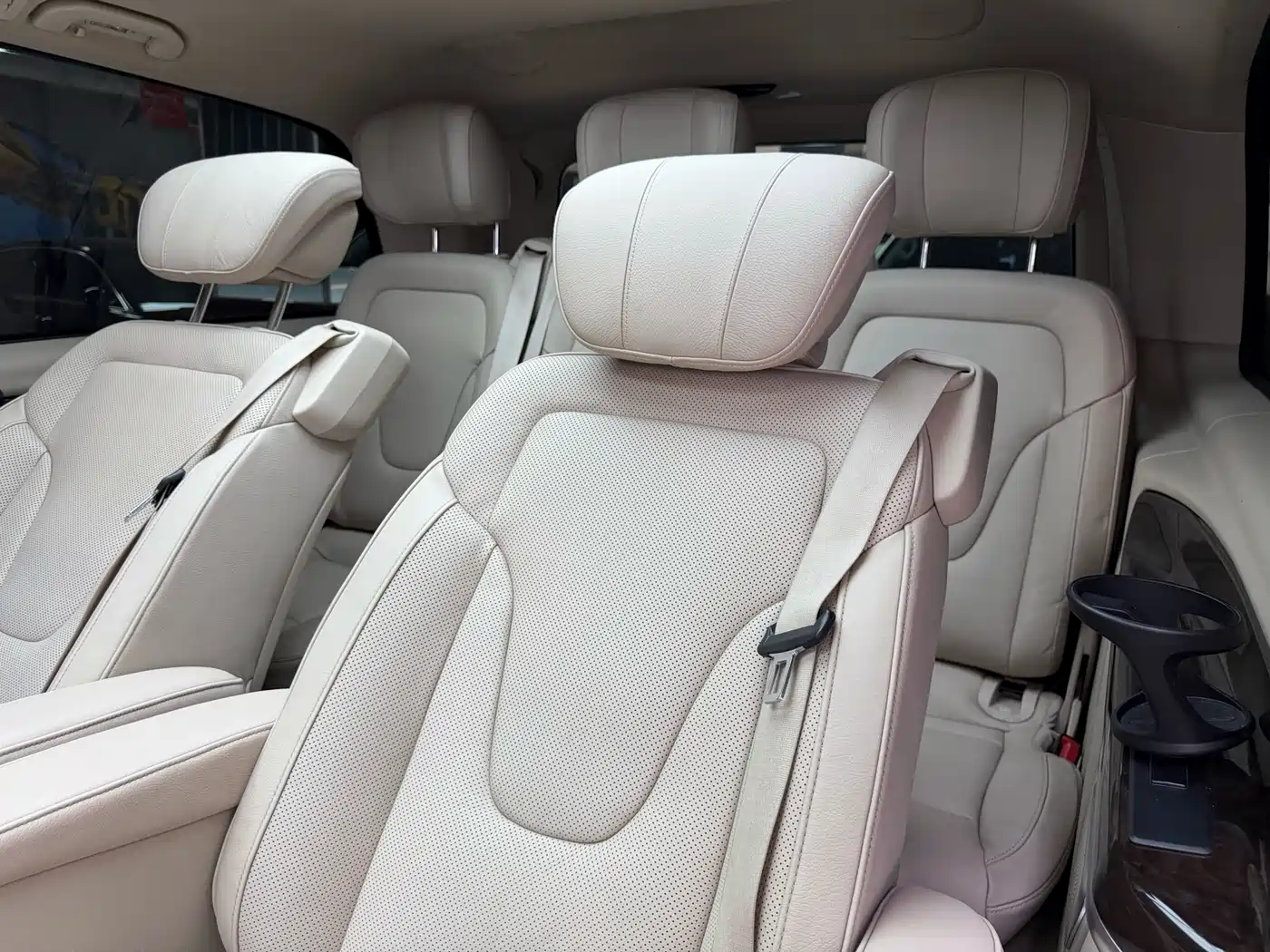 Mercedes-Benz V-Class 2017 Model V 260 Premium Edition фото 24