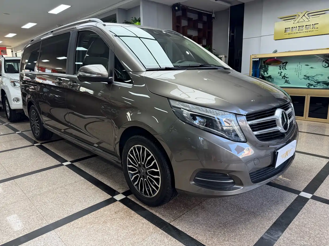 Mercedes-Benz V-Class 2017 Model V 260 Premium Edition фото 3