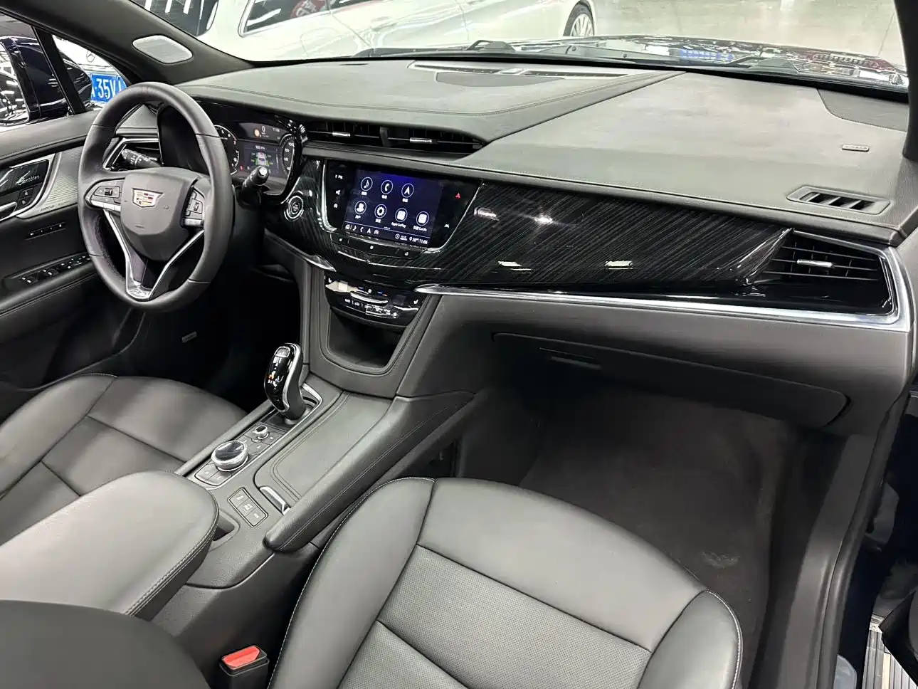Photo 12 - Cadillac XT6