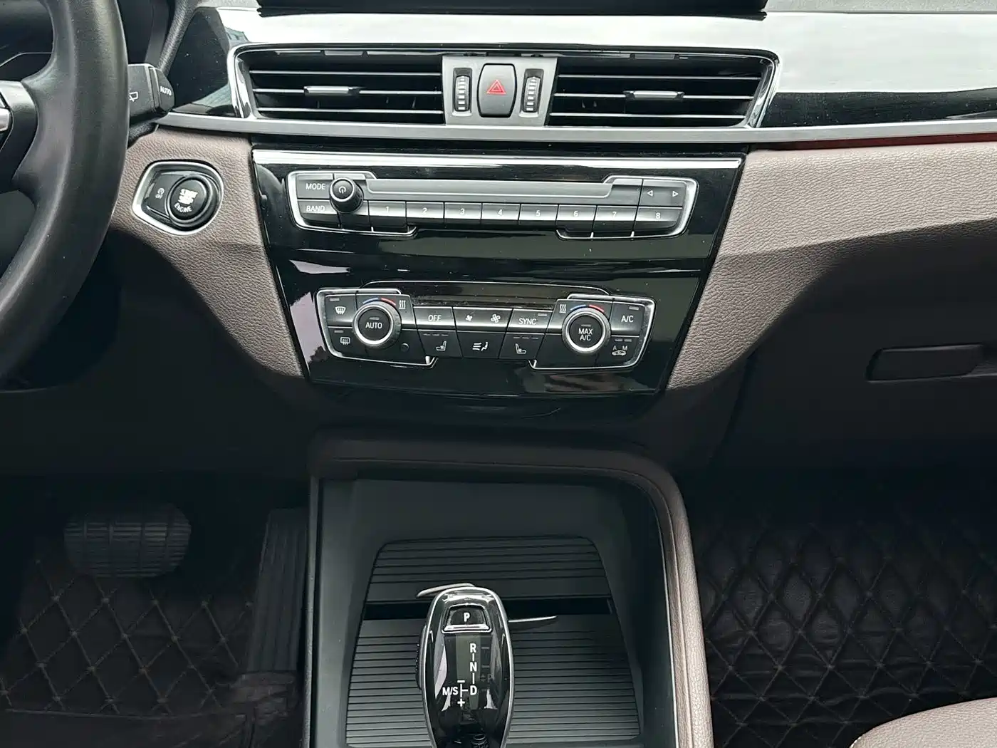 BMW X1 2020 sDrive25Li Leading Model фото 5