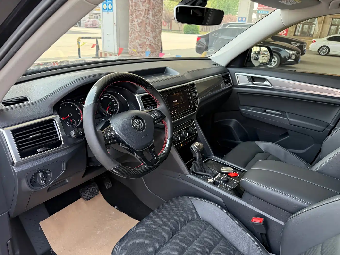 Volkswagen Teramont 2019 380TSI 4WD Luxury Edition China VI фото 10