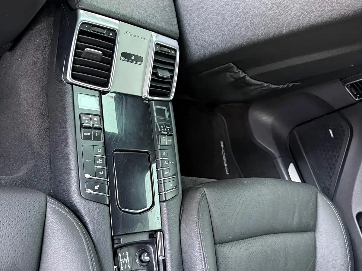 Porsche Panamera 2014 Panamera 4 3.0T фото 11