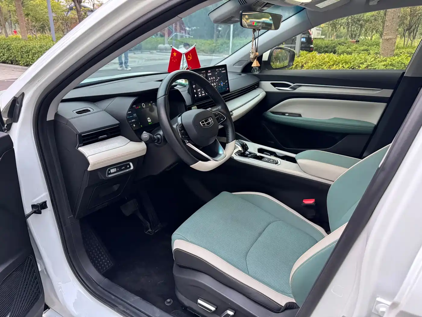 Фото 4 - Geely Emgrand L HiP