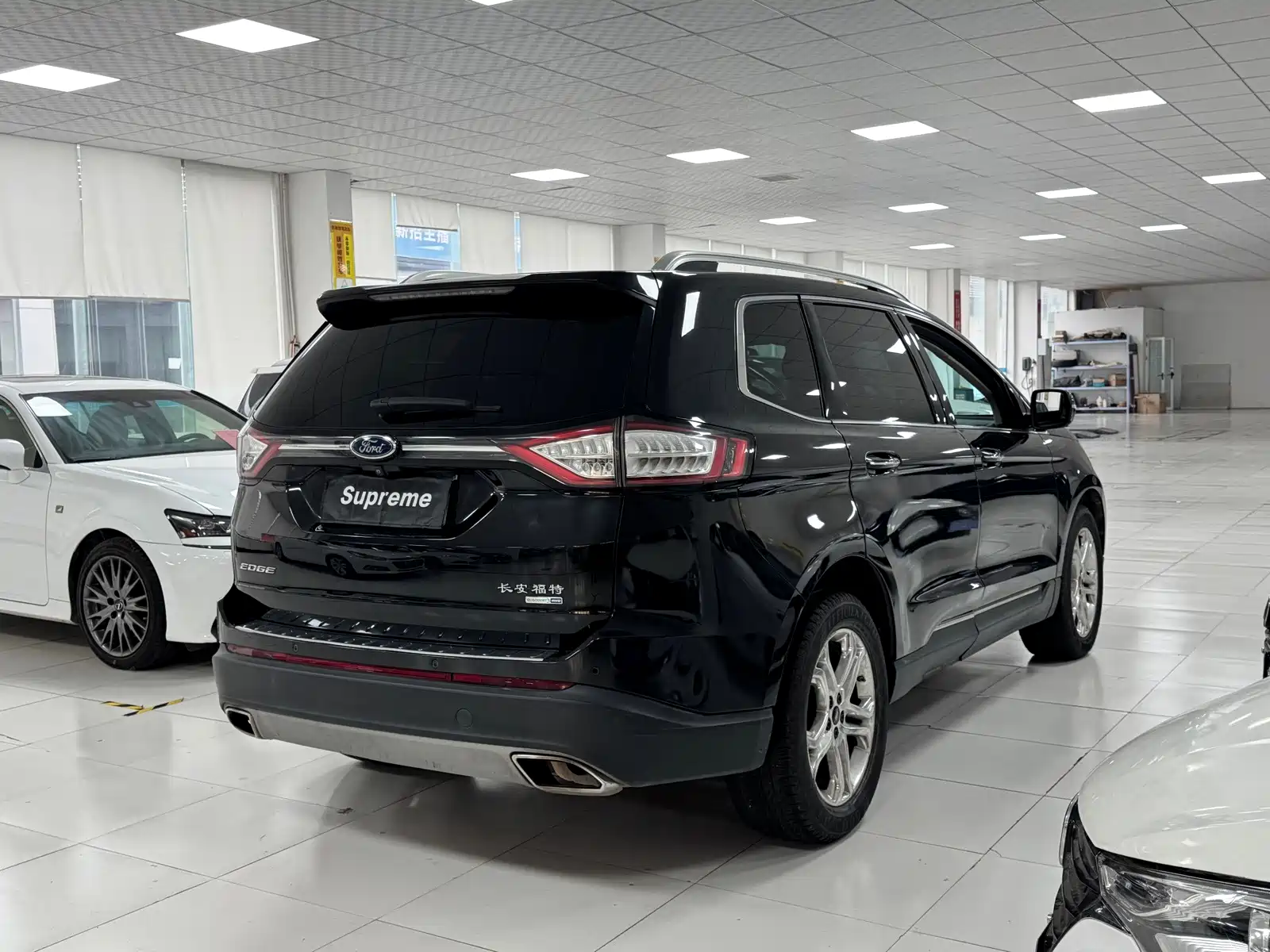 Photo 11 - Ford Edge