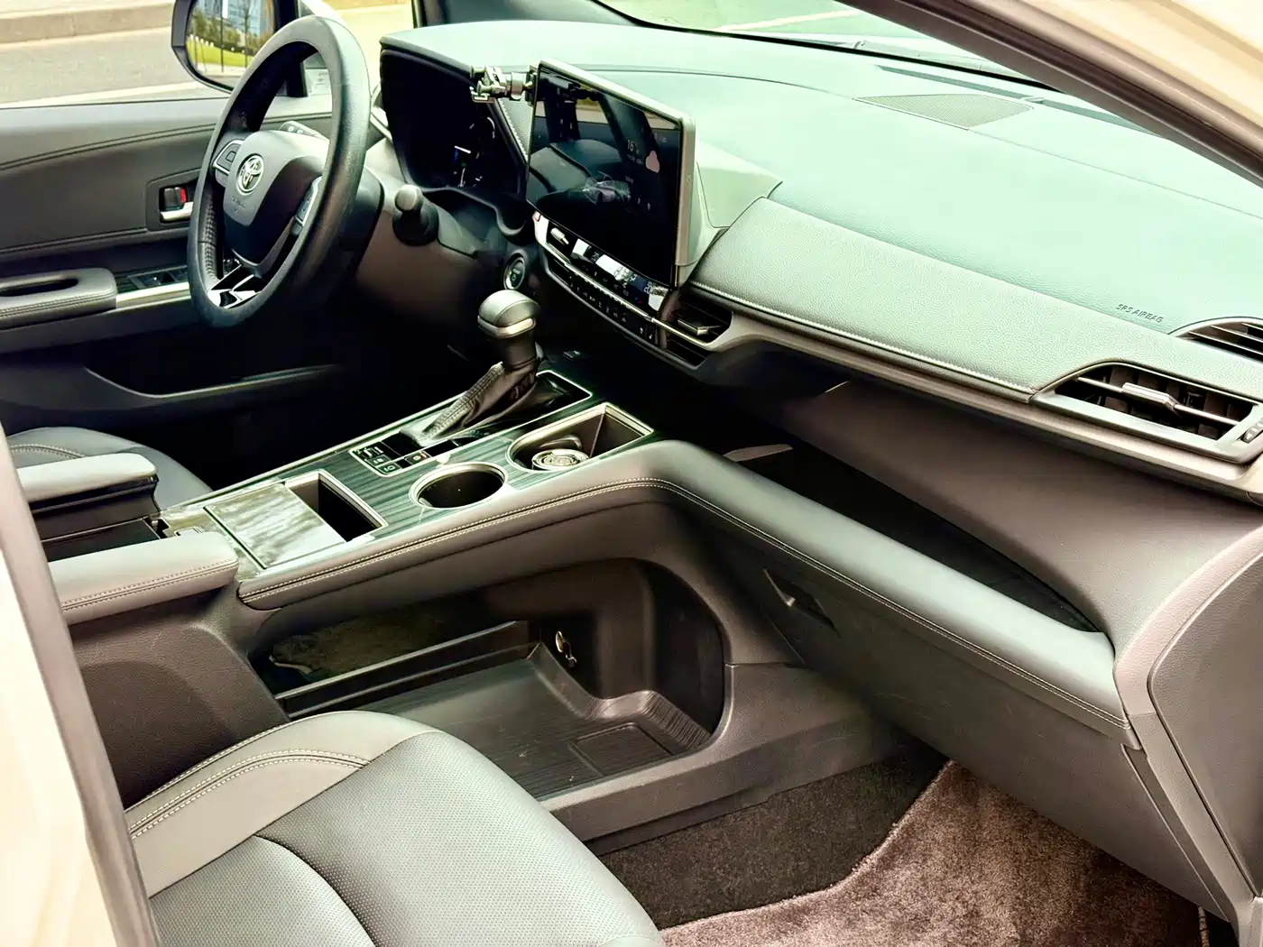 Toyota Sienna 2024 2.5L Hybrid Ultimate Premium Edition фото 10
