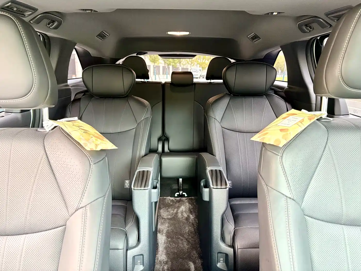 Toyota Sienna 2024 2.5L Hybrid Ultimate Premium Edition фото 12