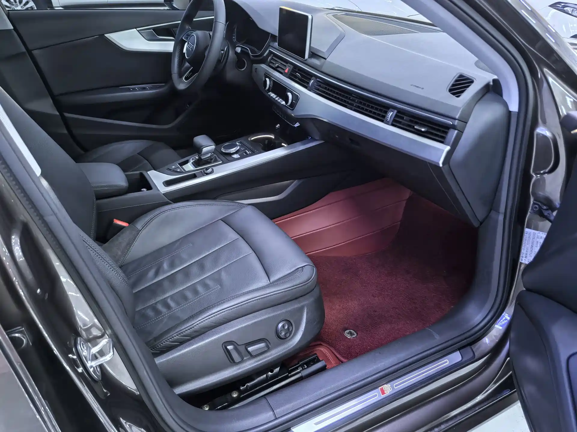 Фото 8 - Audi A4L