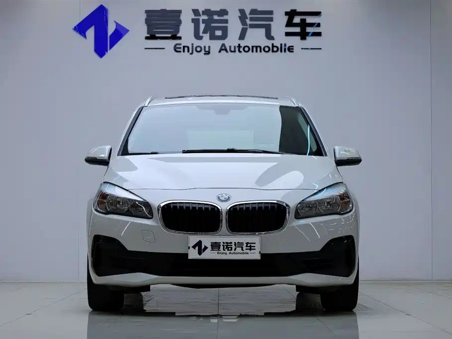 BMW 2 Series Gran Tourer 2019 220i Leading фото 2