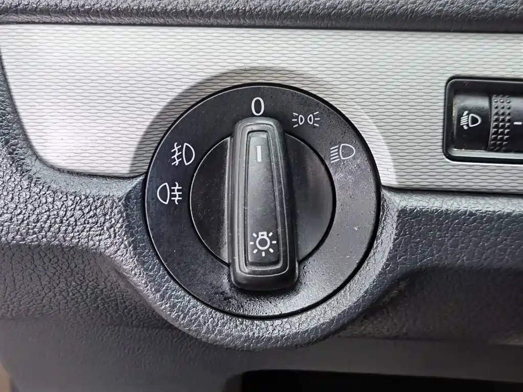Volkswagen Lavida Tour 2013 1.6L Manual Comfort фото 21