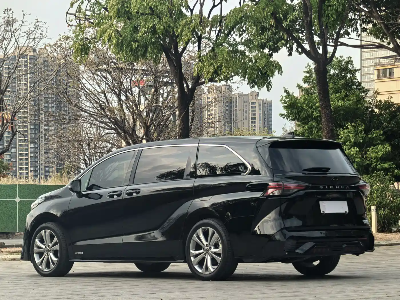 Toyota Sienna 2024 2.5L Hybrid Premium Edition фото 5