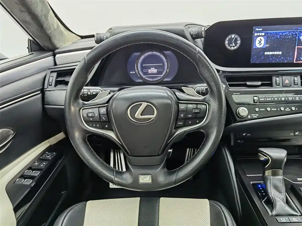 Lexus ES 2021 300h F SPORT фото 11