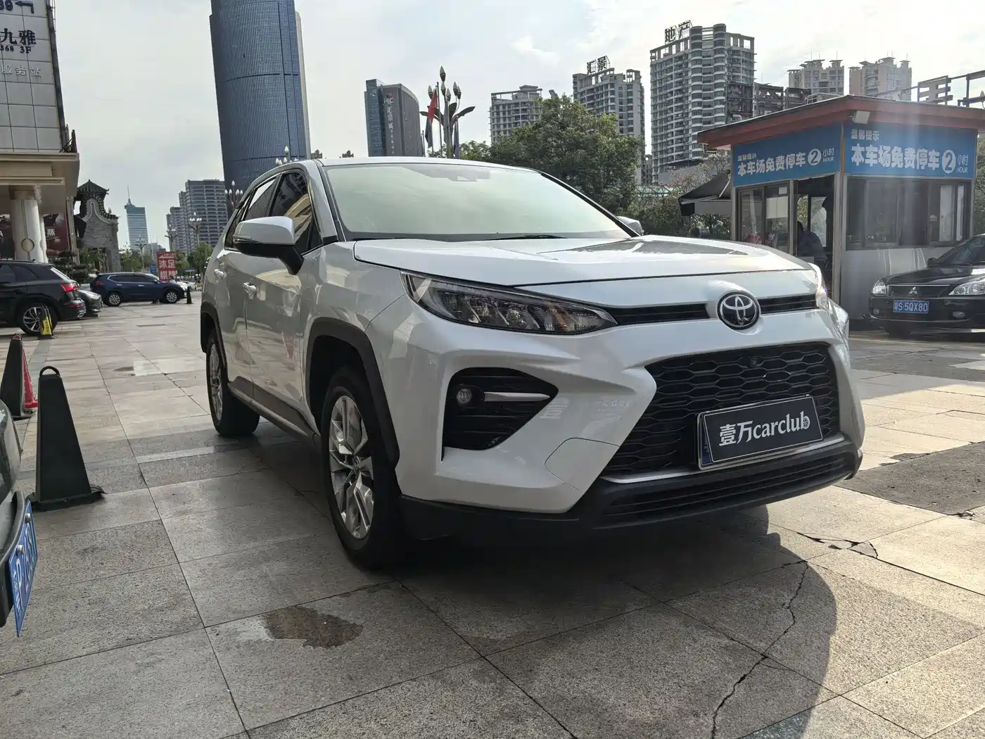 Toyota Wildlander 2022 2.0L CVT FWD Luxury PLUS Edition фото 3