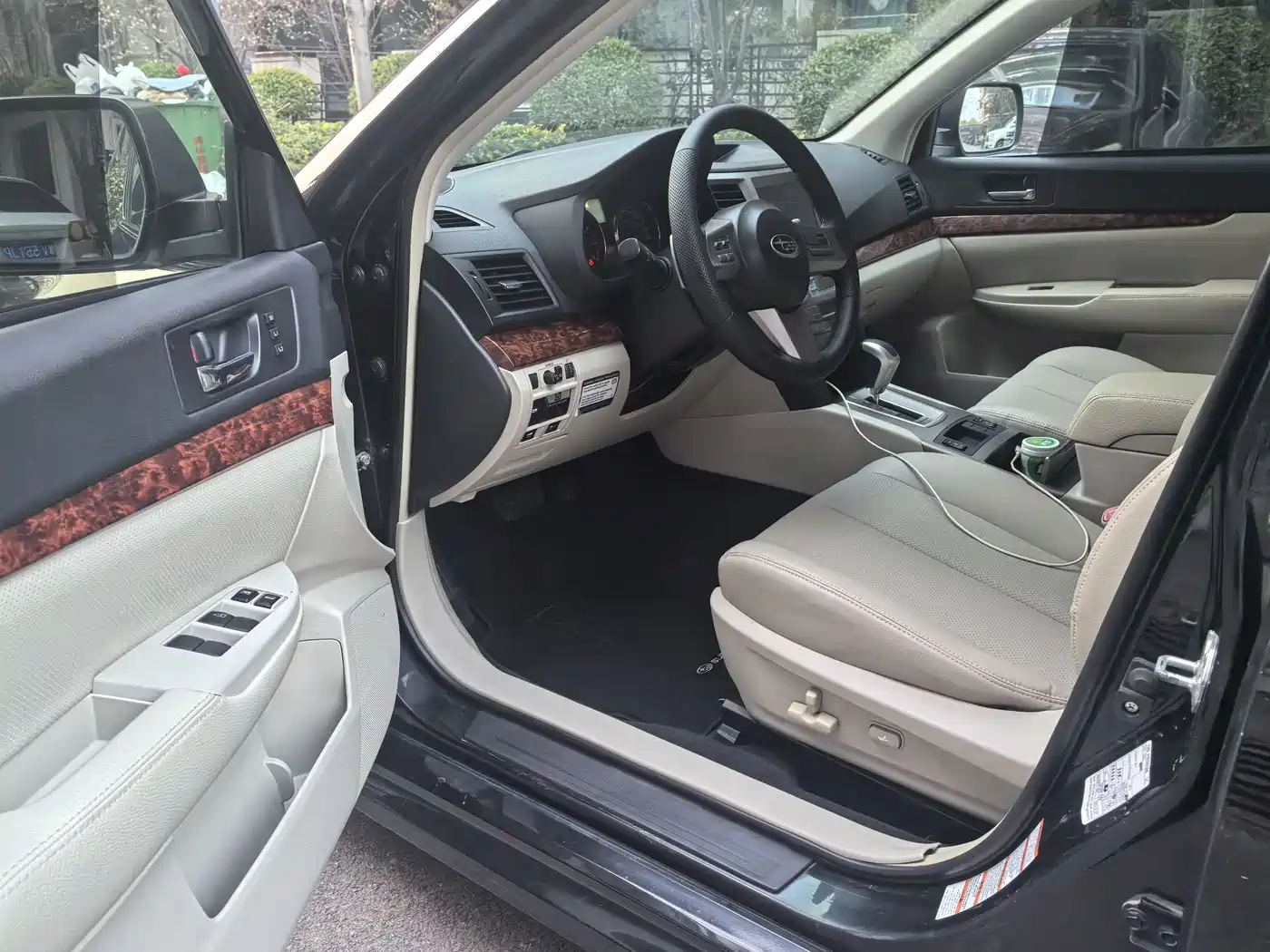 Subaru Legacy 2010 2.5i Luxury Navigation Edition фото 6