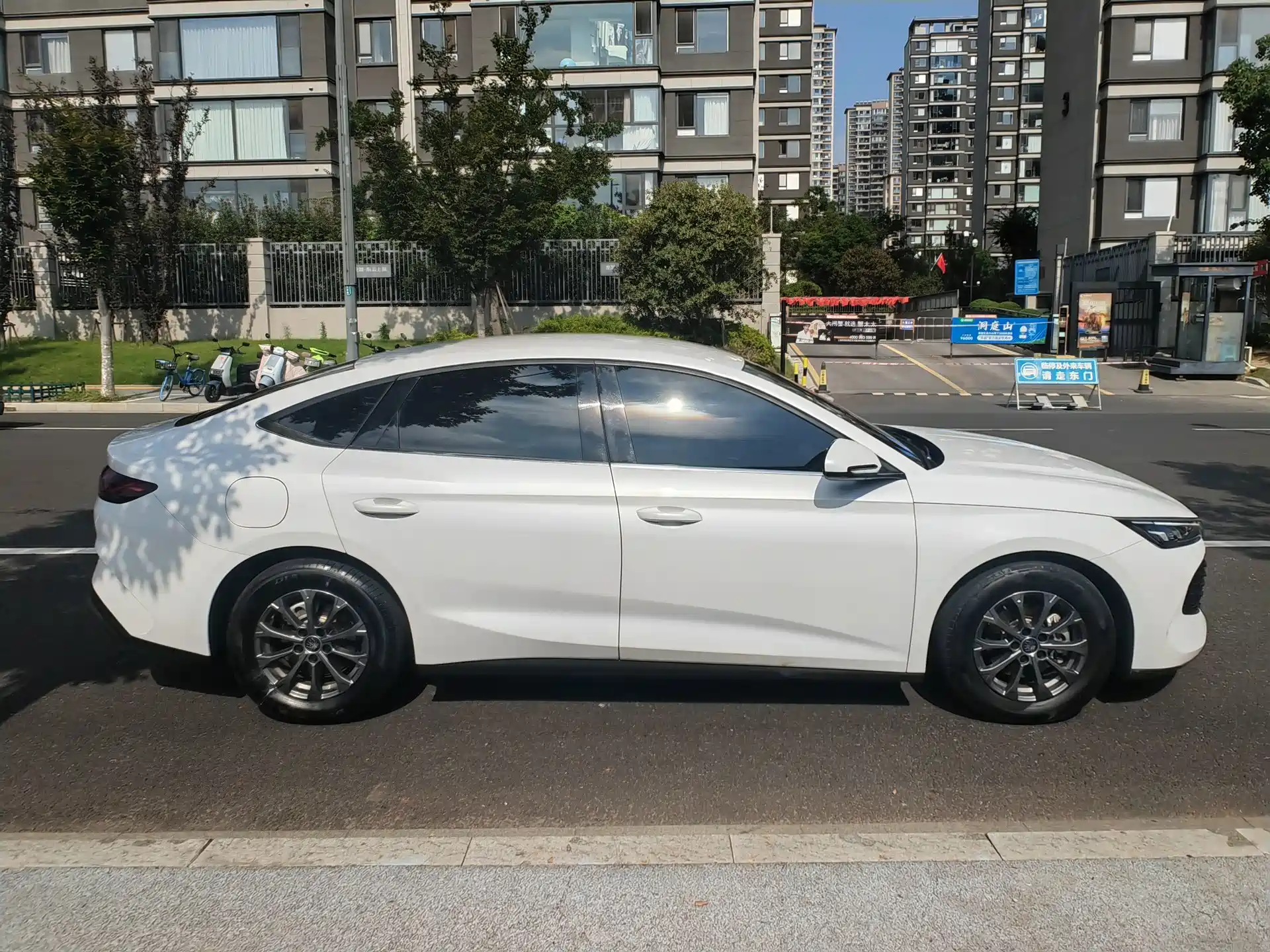 Photo 4 - BYD Qin L