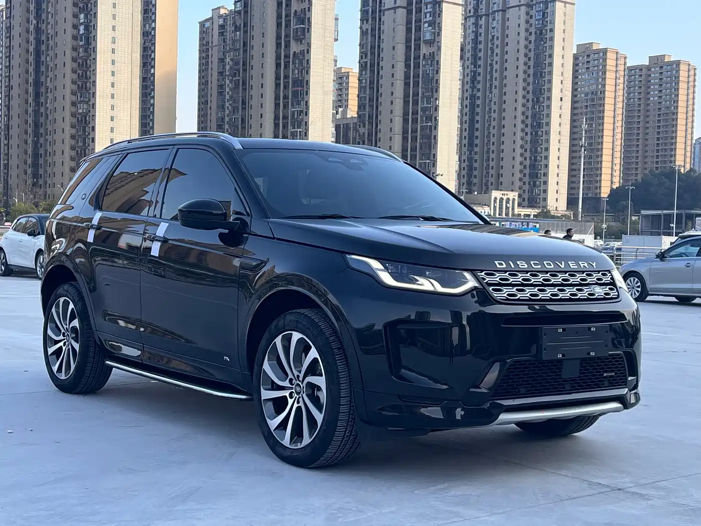Land Rover Discovery Sport 2022 249PS Metropolis Edition 5-Seater фото 3