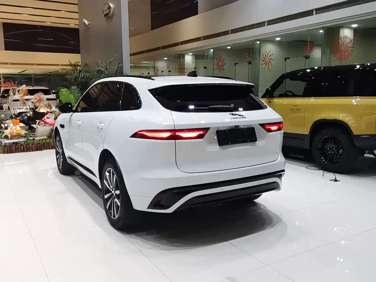 Jaguar F-PACE 2024 2024 P250 R-Dynamic SE