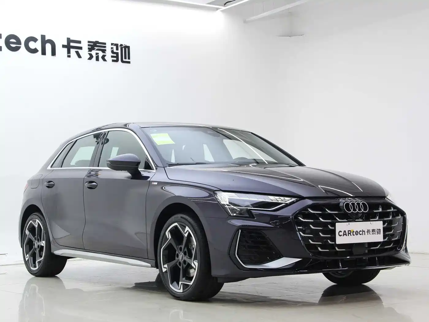 Audi A3 2025 Facelift Sportback 35TFSI Flying Spur Premium фото 3