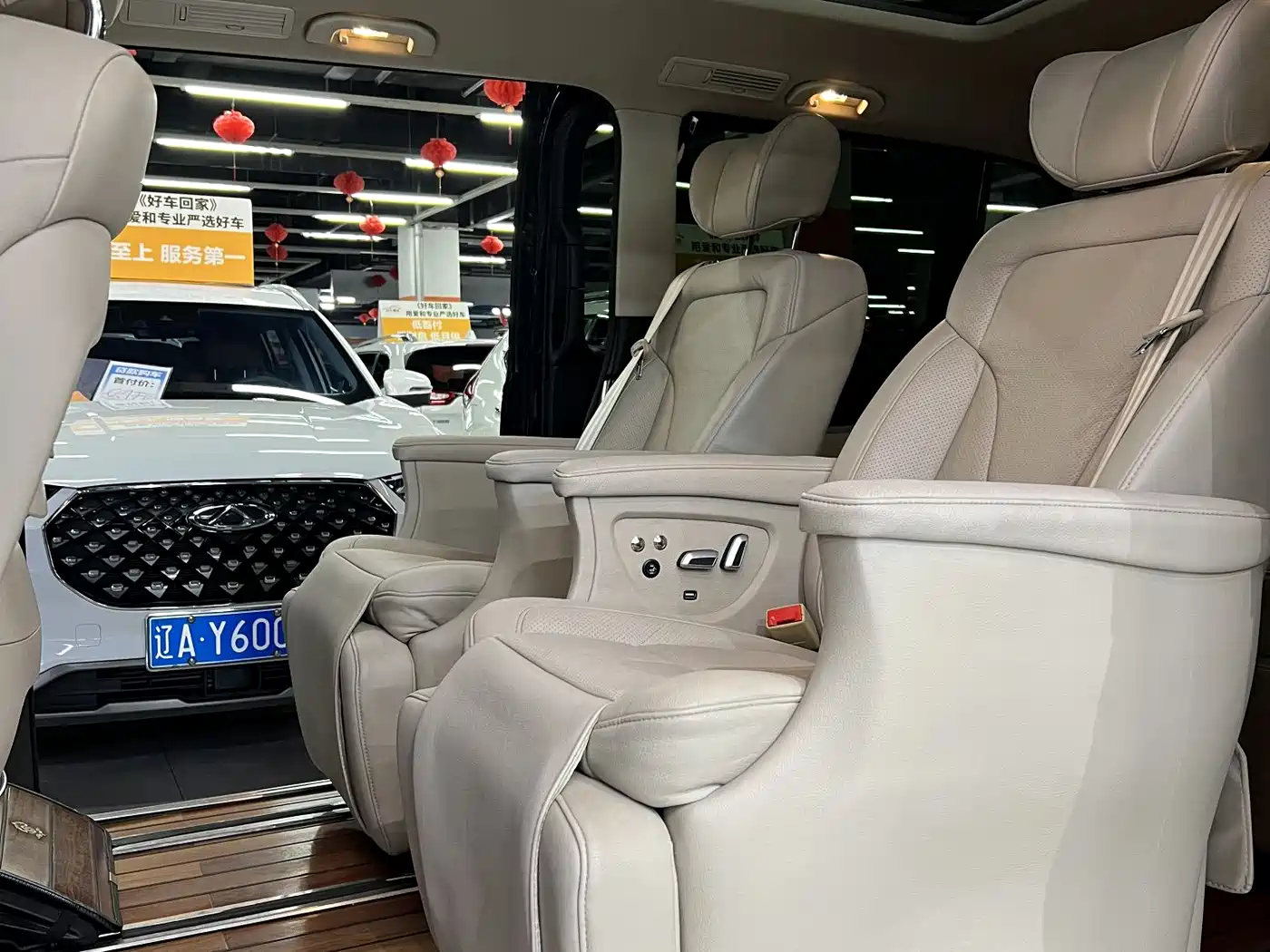 Mercedes-Benz V-Class 2018 V 260 L Premium Long Version China V фото 10