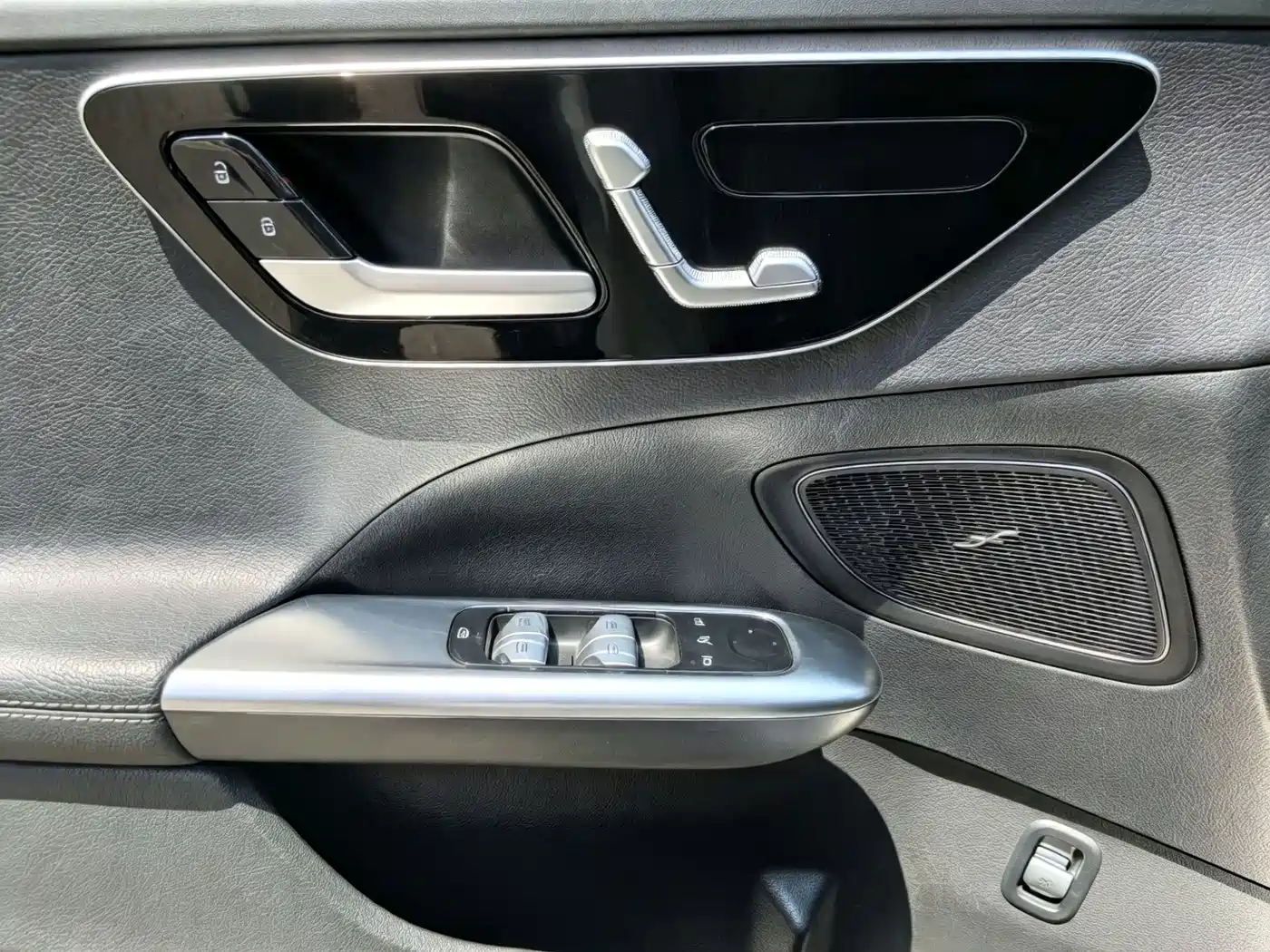 Mercedes-Benz C-Class 2023 C 200 L Sport фото 17