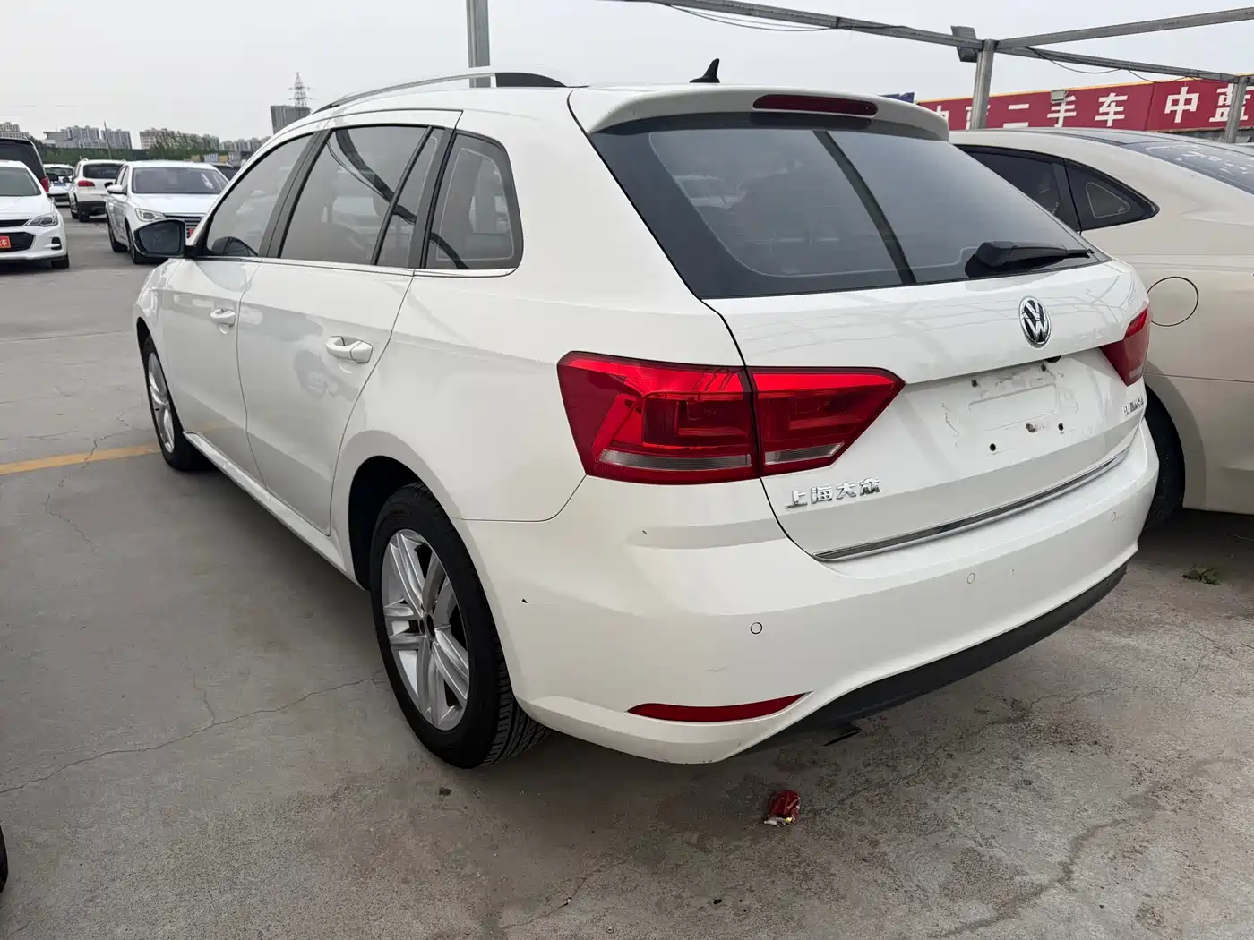 Volkswagen Lavida Tour 2015 1.6L Automatic Comfort Edition фото 4
