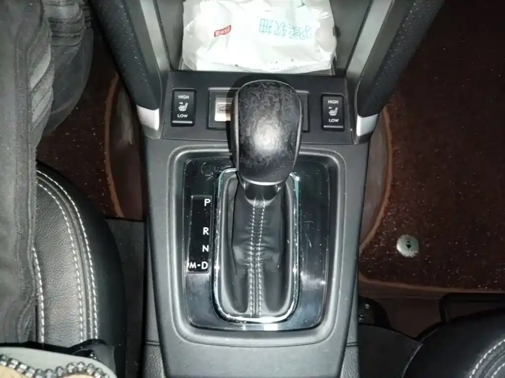 Subaru Forester 2016 2.0i Fashion Navigation Edition фото 14