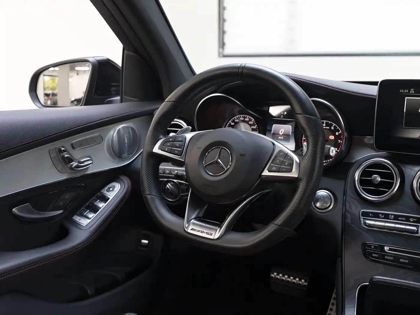 Mercedes-Benz GLC AMG 2018 AMG GLC 63 4MATIC+ фото 9