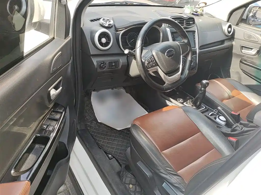 SWM Motor SWM X3 2021 2020 1.5L Manual Premium 7-seater