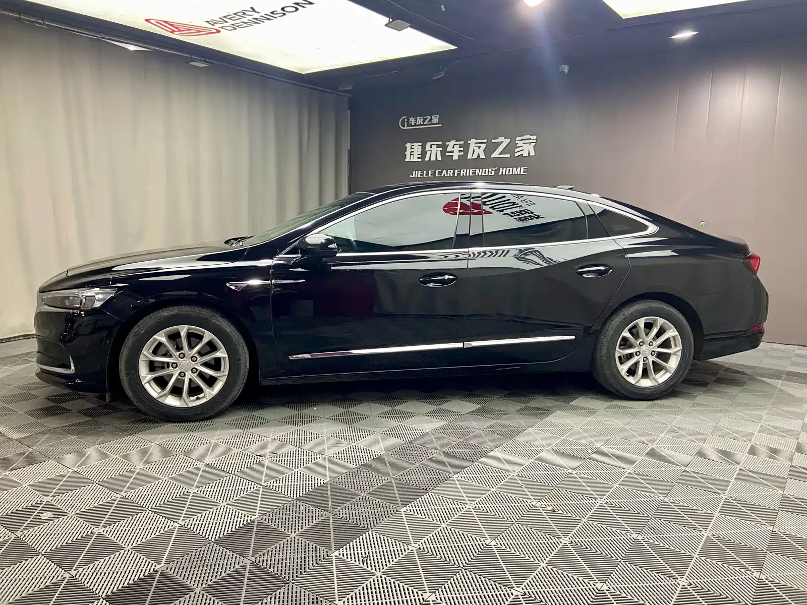 Photo 4 - Buick LaCrosse
