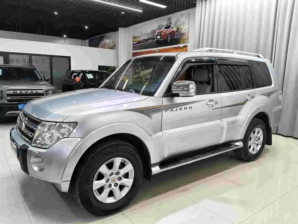 Mitsubishi Pajero (Import) 2011 3.0L Luxury Edition