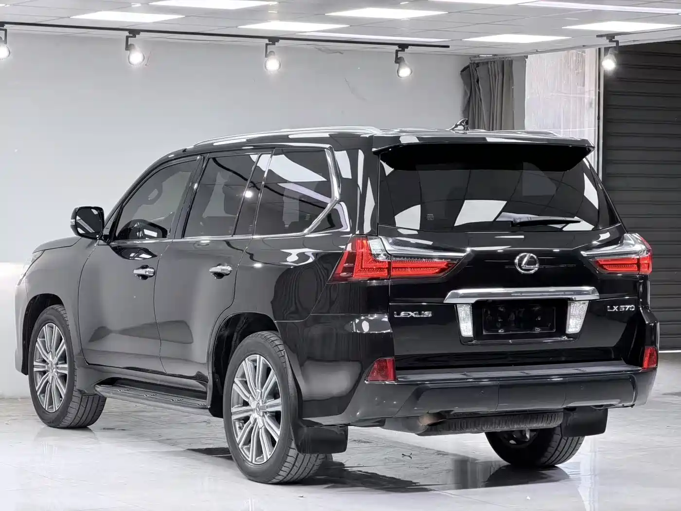 Lexus LX 2016 570 Luxury Premium Edition фото 12