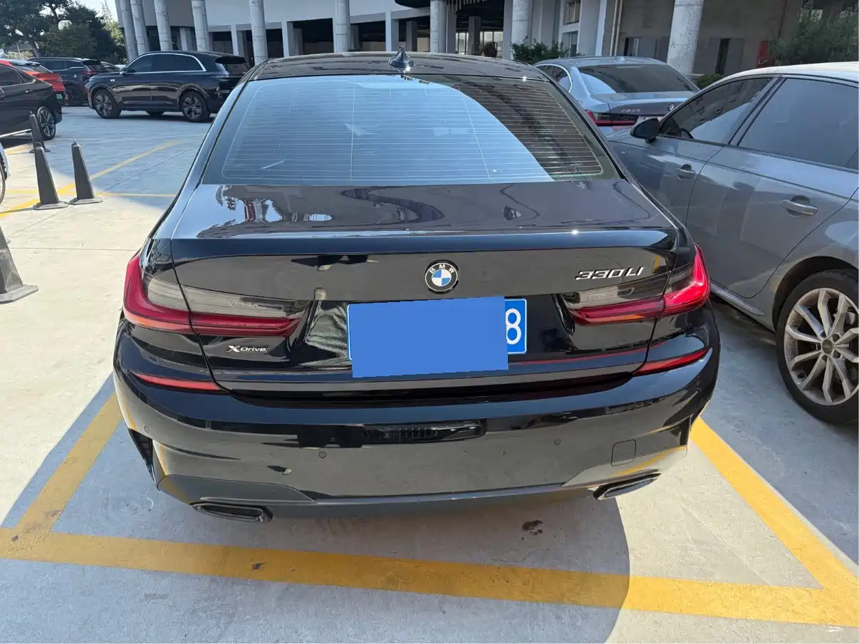 Photo 9 - BMW 3 Series