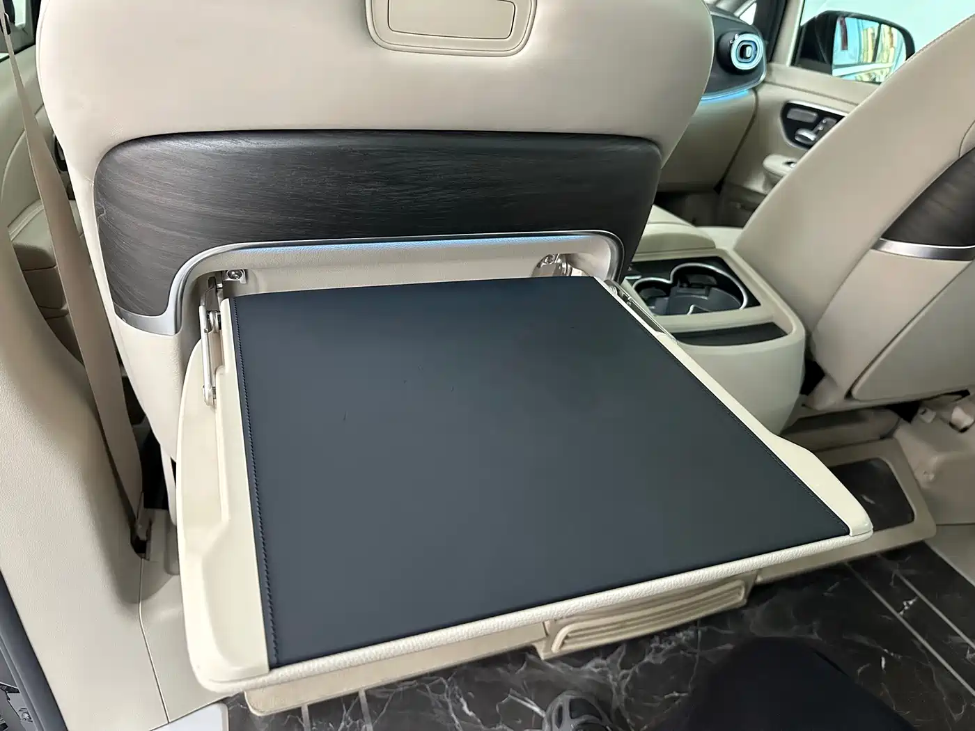 Mercedes-Benz V-Class 2024 V 300 L Long Wheelbase Luxury Edition фото 19