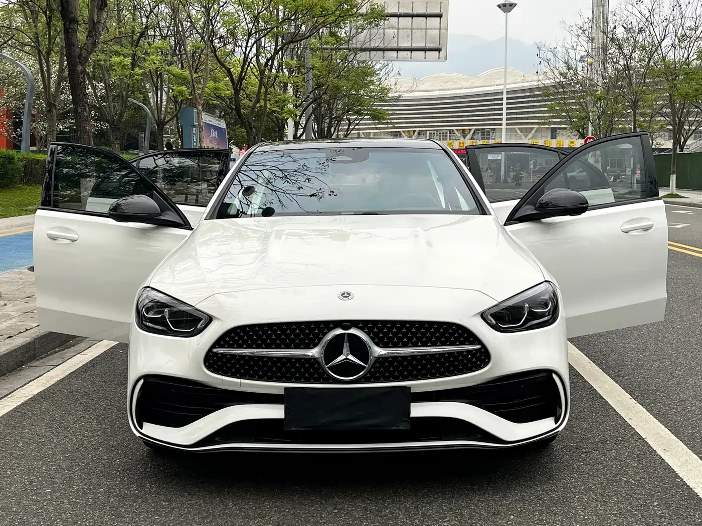 Mercedes-Benz C-Class 2024 C 260 L Night Edition Sport фото 10