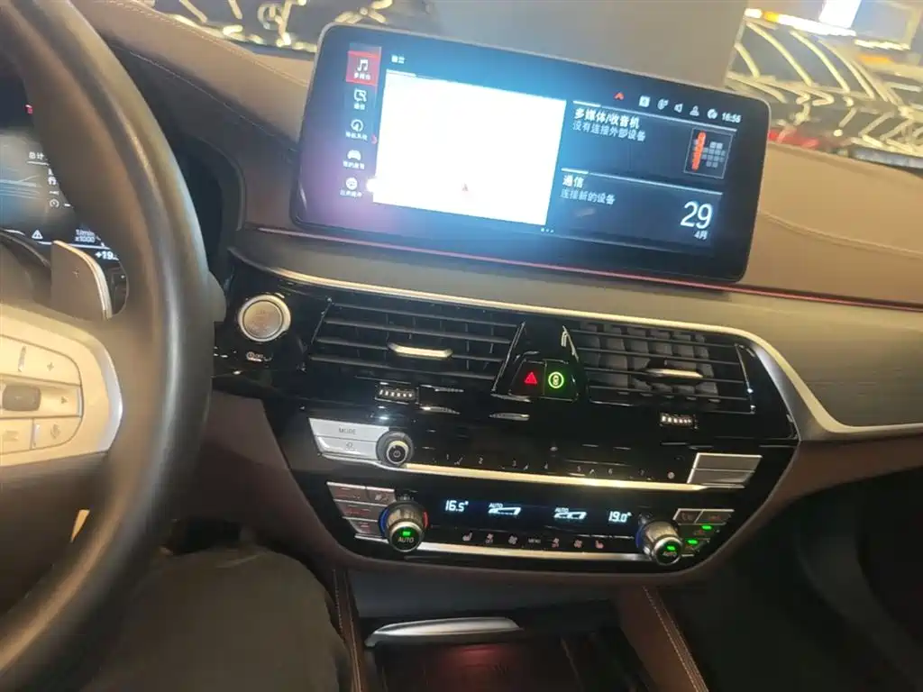 BMW 5 Series 2023 530Li Leading M Sport Package фото 13