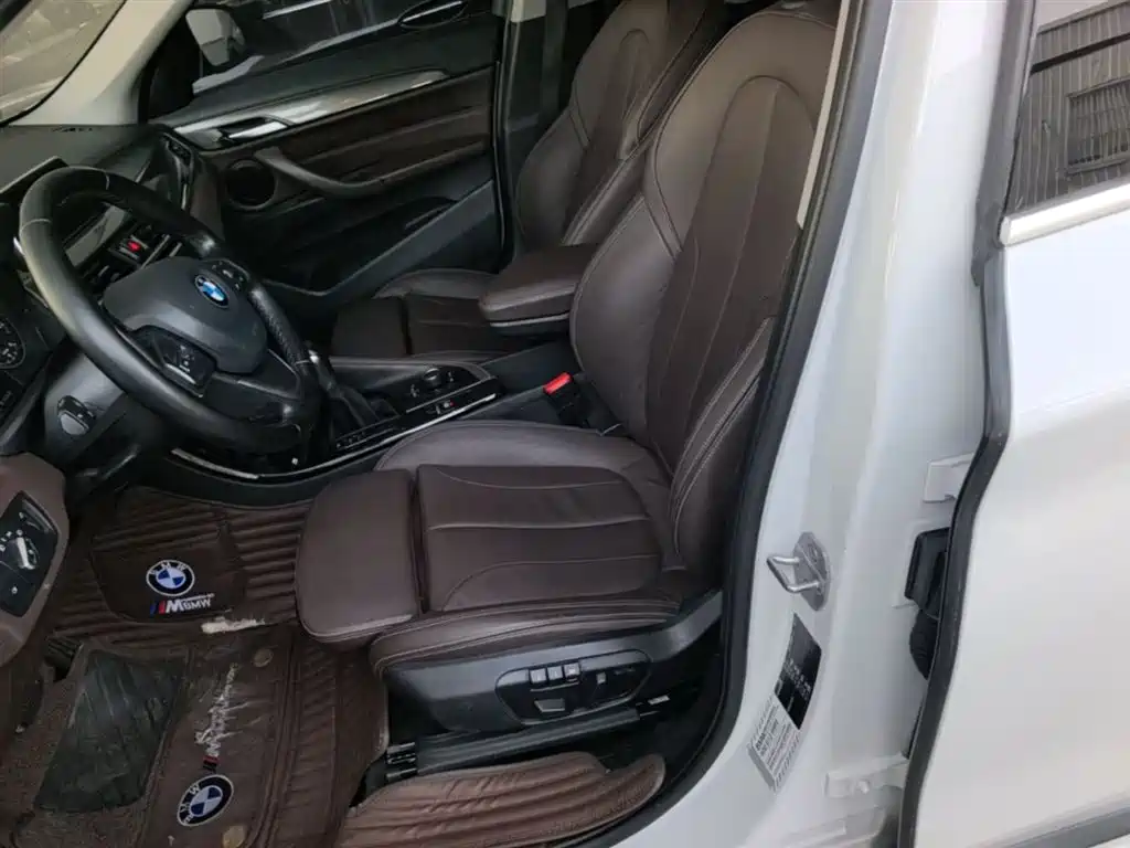 BMW X1 2018 sDrive18Li Premium Model фото 15