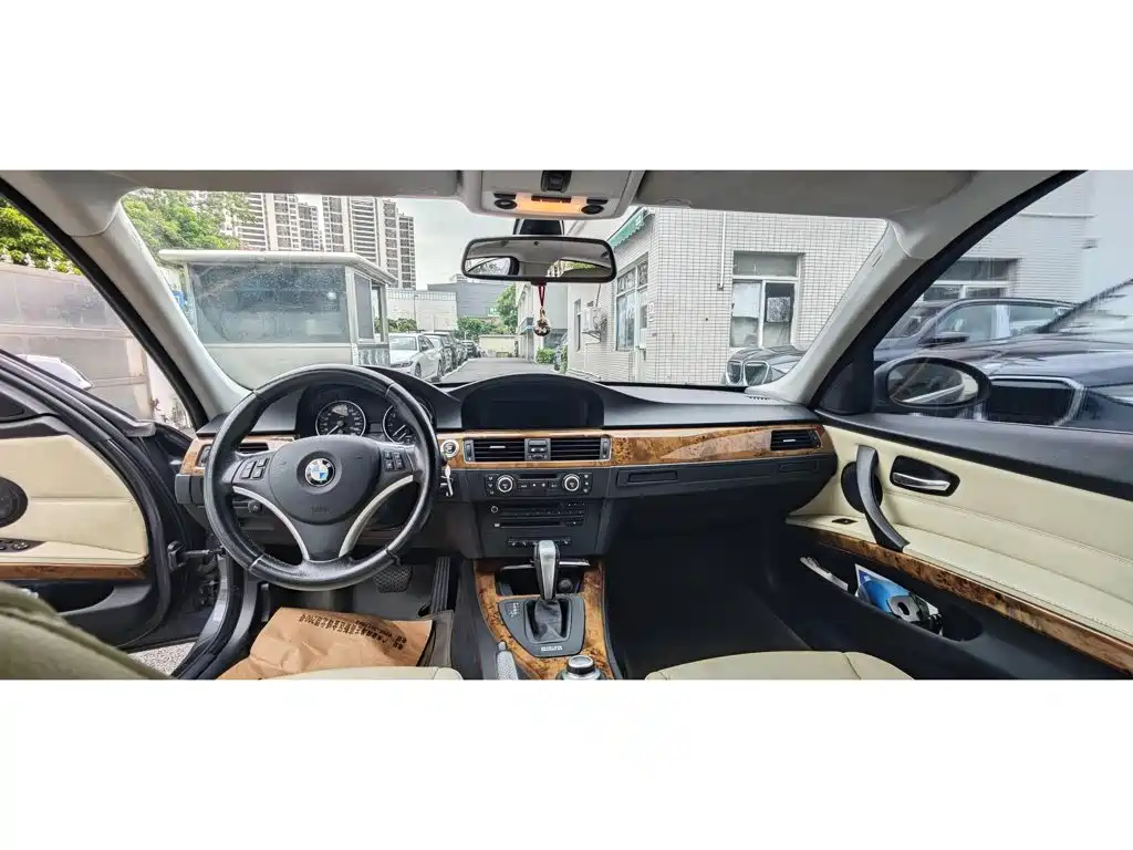 Photo 5 - BMW 3 Series (Import)