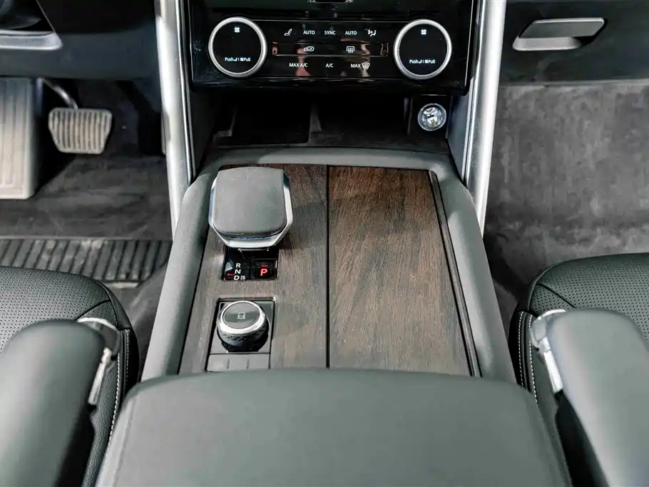 Land Rover Discovery 2023 300PS S фото 15