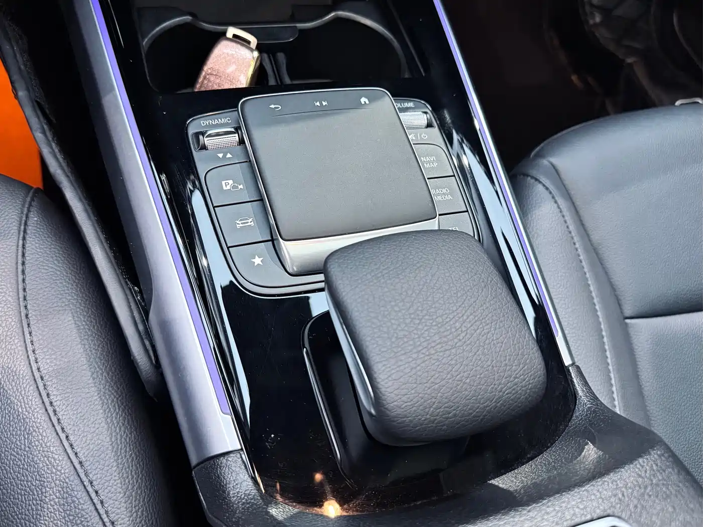MERCEDES-BENZ GLB