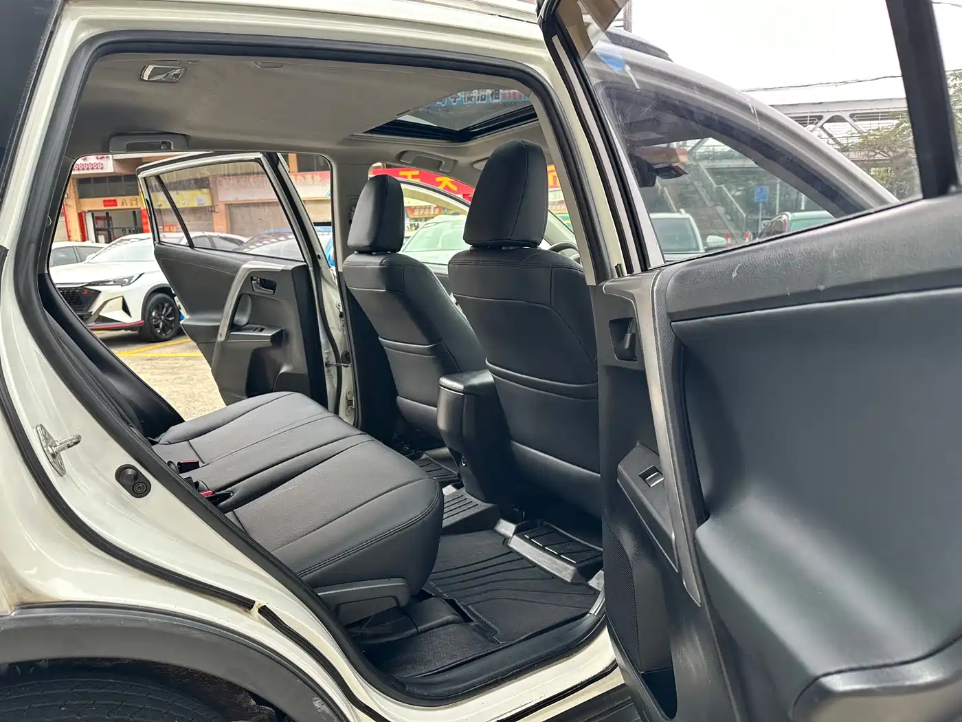 Toyota RAV4 Rongfang 2018 2.0L CVT 2WD Trend X Edition фото 9